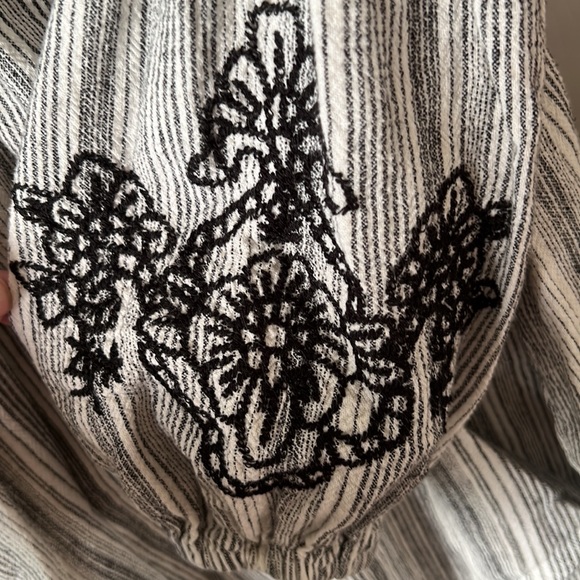 NWOT Linen Blend Dress with Embroidered Sleeve - Picture 2 of 5